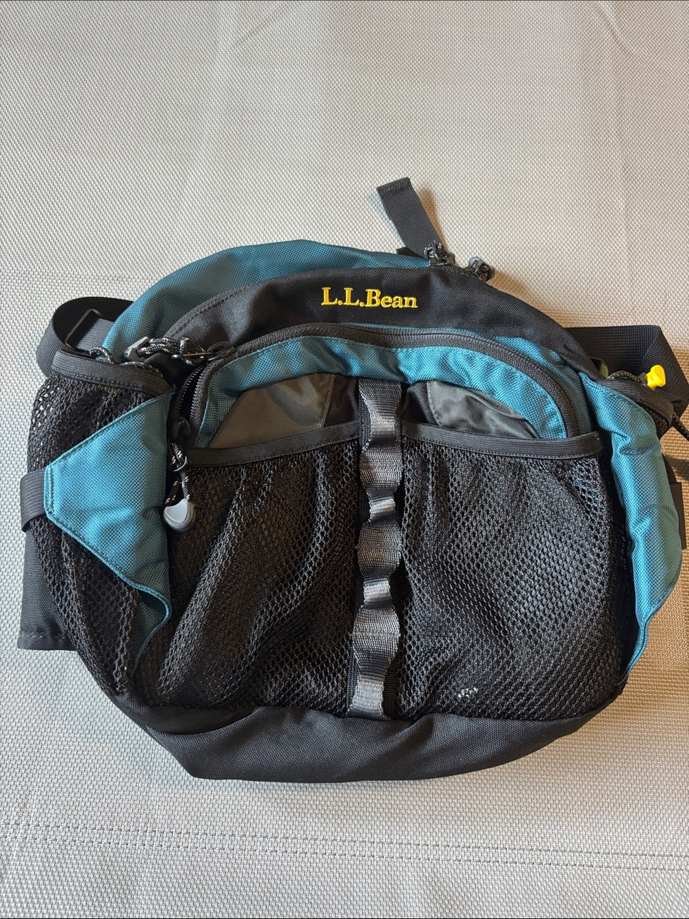 L.L.Bean Black and Teal Men’s hiking Fanny pack with Front Mesh Pockets EUC